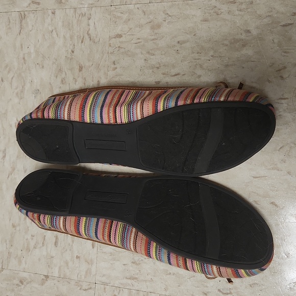 Cute flats that go with everything - Picture 3 of 4